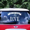 Muut Koristeet Ja Rekvisiitat|Autokoristeet>PartyDeco sp. z o.o. sp. k., ul. Kolumba 1, 70-035 Szczecin, www.partydeco.com All you need is love autonkoristelutarra 33 x 45 cm
