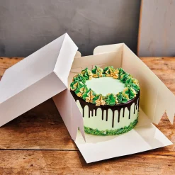 Kakkualustat Ja Leivoslaatikot|Muut Juhlatarvikkeet>Confetti Oy, Moukarikuja 4 C 1, 4300 TUUSULA, www.confetti.fi FunCakes kakkulaatikko 35 x 35 x 15 cm