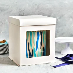 Kakkualustat Ja Leivoslaatikot|Muut Juhlatarvikkeet>Confetti Oy, Moukarikuja 4 C 1, 4300 TUUSULA, www.confetti.fi FunCakes korkea kakkulaatikko, 21 x 21 x 23,5 cm