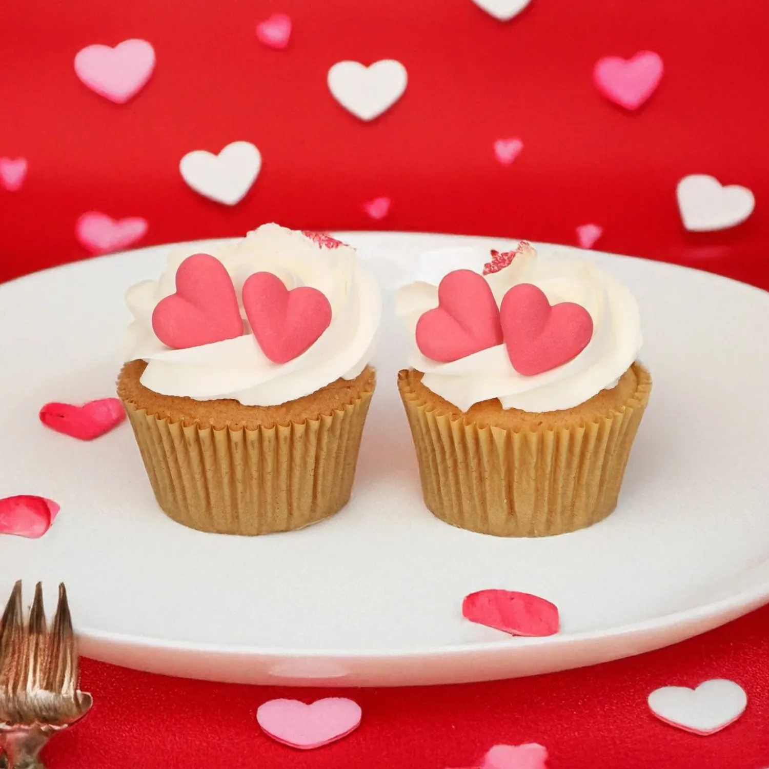 Lakkiaiset Ja Valmistujaiset|Lakkiaiset Ja Valmistujaiset>Confetti Oy, Moukarikuja 4 C 1, 4300 TUUSULA, www.confetti.fi FunCakes syötävä koriste, punaiset sydämet 8 kpl