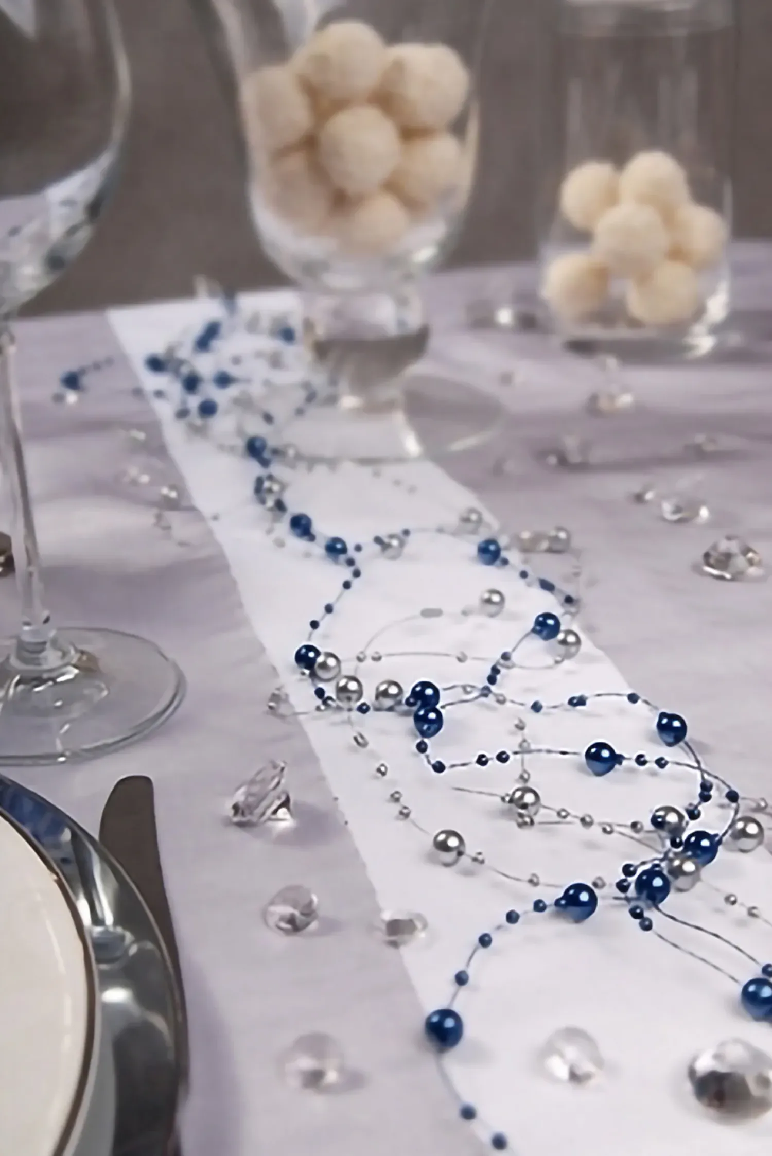 Lakkiaiset Ja Valmistujaiset|Lakkiaiset Ja Valmistujaiset>PartyDeco sp. z o.o. sp. k., ul. Kolumba 1, 70-035 Szczecin, www.partydeco.com Helmikoristenauha, hopea 1,3 m
