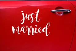 Autokoristeet|Muut Koristeet Ja Rekvisiitat>PartyDeco sp. z o.o. sp. k., ul. Kolumba 1, 70-035 Szczecin, www.partydeco.com Just married autonkoristelutarra 33x45cm
