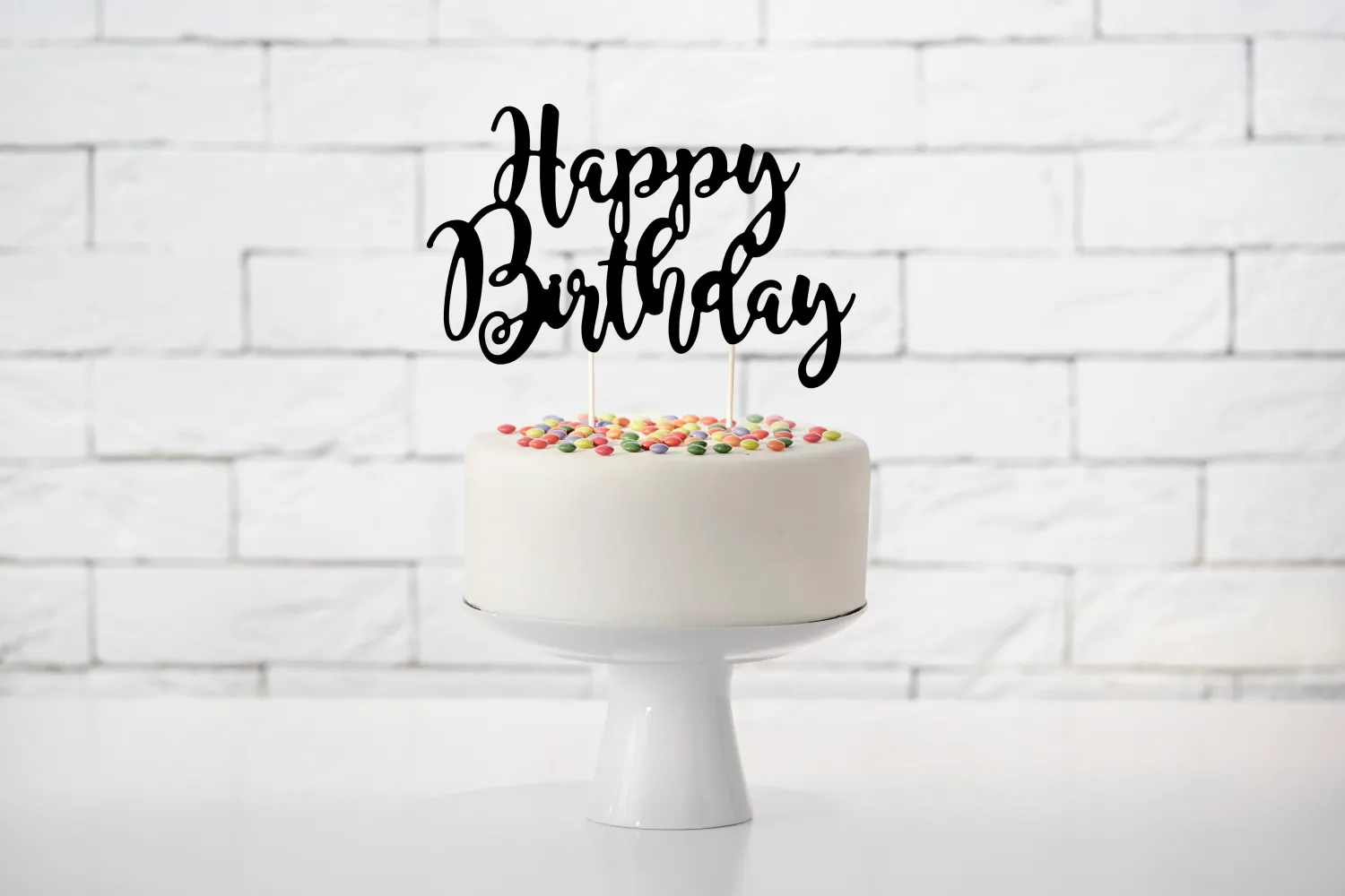 Leivontakoristeet|Muut Koristeet Ja Rekvisiitat>PartyDeco sp. z o.o. sp. k., ul. Kolumba 1, 70-035 Szczecin, www.partydeco.com Kakunkoriste Happy Birthday musta
