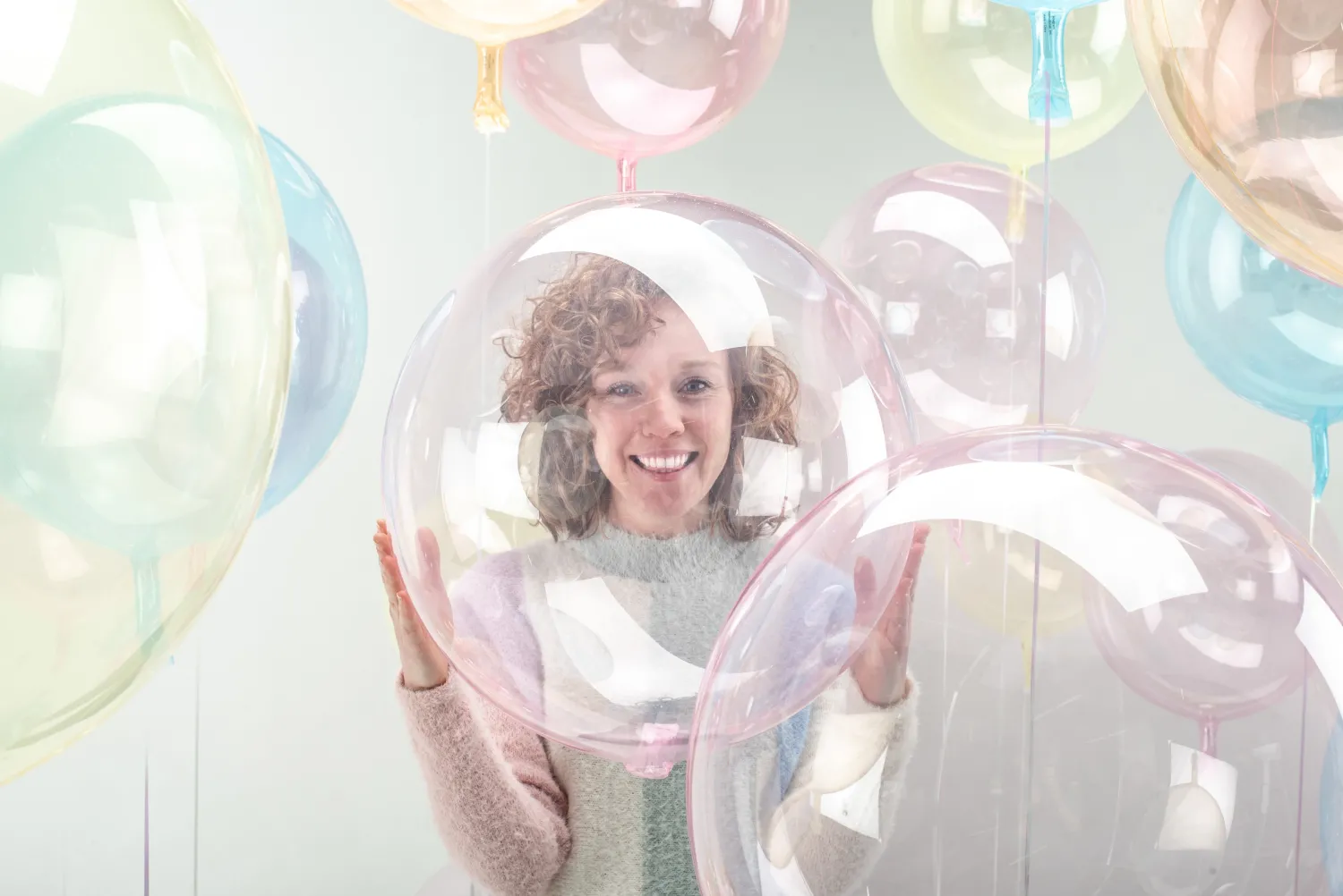 Häät|Häät>Anagram International Inc, 7700 Anagram Drive, MN 55344-7307, USA, http://www.anagramballoons.com/ Kristallikuplapallo vaaleanpunainen 45 cm erikois