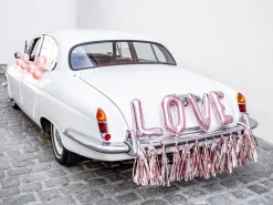 Autokoristeet|Muut Koristeet Ja Rekvisiitat>PartyDeco sp. z o.o. sp. k., ul. Kolumba 1, 70-035 Szczecin, www.partydeco.com Love hääautonkoristelusetti ruusukullanvärinen
