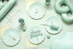 Lautaset|Värikattaus>PartyDeco sp. z o.o. sp. k., ul. Kolumba 1, 70-035 Szczecin, www.partydeco.com Muovilautanen vihreä 22 x 22 cm uudelleenkäytettävä 4 kpl/pkt