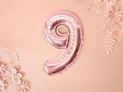 Numerofoliopallot|Erikoisilmapallot>PartyDeco sp. z o.o. sp. k., ul. Kolumba 1, 70-035 Szczecin, www.partydeco.com Numerofolio 9 ruusukullanvärinen ilmatäytteinen 35 cm