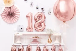Numerofoliopallot|Erikoisilmapallot>PartyDeco sp. z o.o. sp. k., ul. Kolumba 1, 70-035 Szczecin, www.partydeco.com Numerofolio 8 ruusukullanvärinen ilmatäytteinen 35 cm