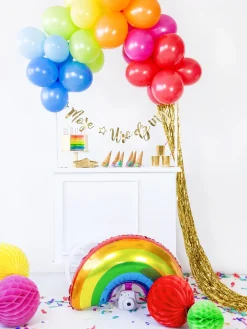 Muut Ripustettavat Koristeet|Lamee- Ja Oviverhot>PartyDeco sp. z o.o. sp. k., ul. Kolumba 1, 70-035 Szczecin, www.partydeco.com Oviverho lamee kullanvärinen 90 cm x 250 cm