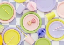 Pääsiäinen|Lautaset><noscript><img width=