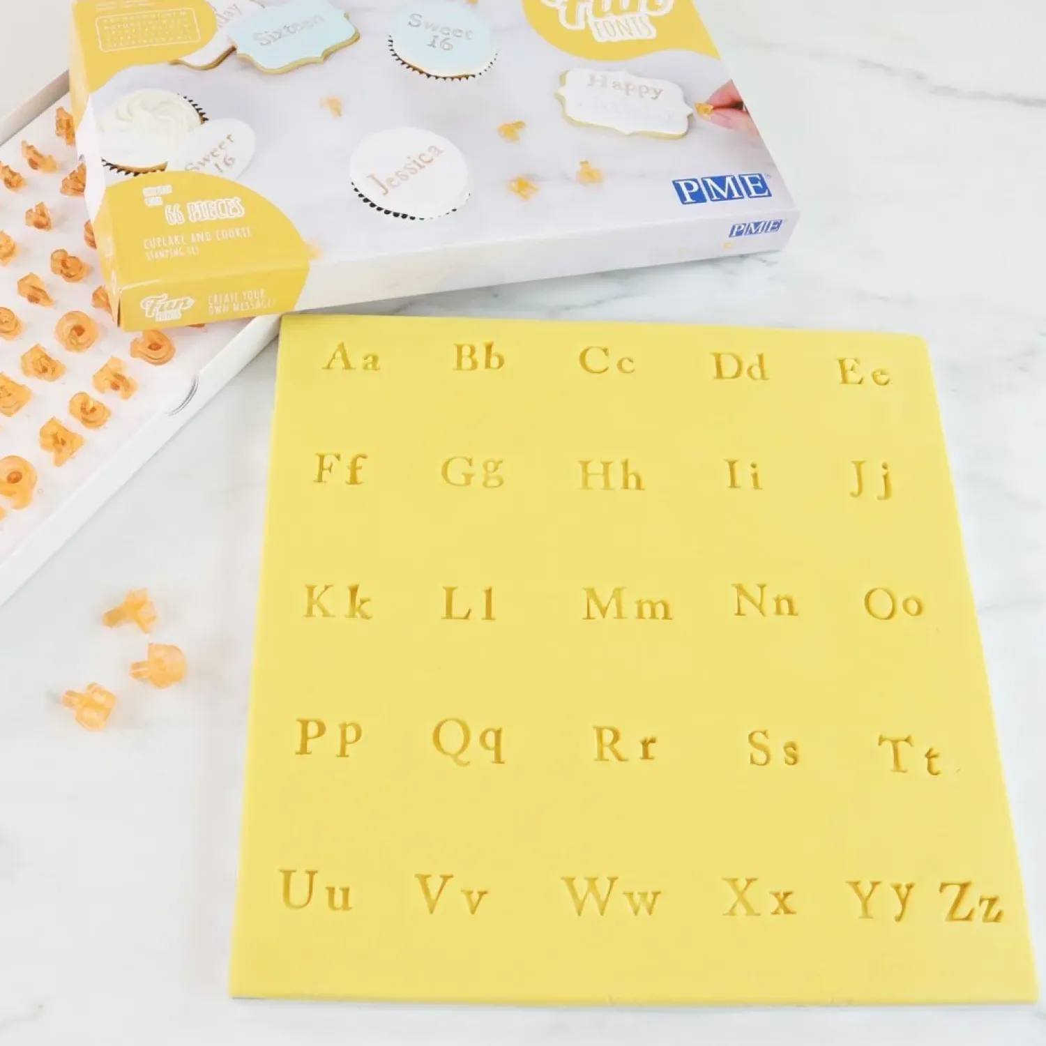 Joulu|Leivontamuotit>Confetti Oy, Moukarikuja 4 C 1, 4300 TUUSULA, www.confetti.fi PME Leimasin kirjaimet ja numerot