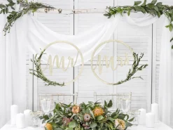 Muut Ripustettavat Koristeet>PartyDeco sp. z o.o. sp. k., ul. Kolumba 1, 70-035 Szczecin, www.partydeco.com Puinen hääkoriste Mr ja Mrs 38 cm