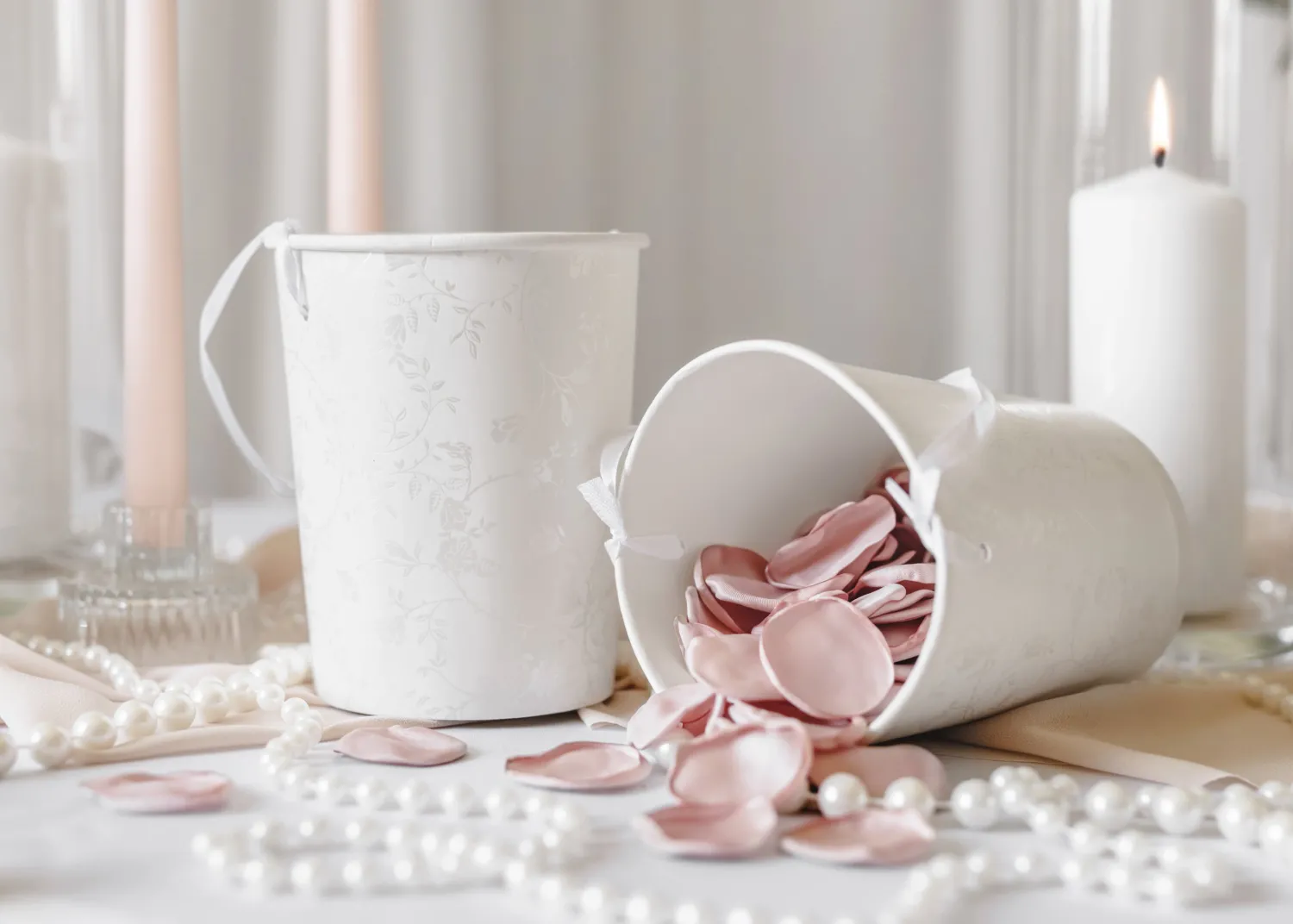 Ystävänpäivä|Koristehelmet, Ruusut Ja Konfetit>PartyDeco sp. z o.o. sp. k., ul. Kolumba 1, 70-035 Szczecin, www.partydeco.com Ruusun terälehdet, vaaleanpunainen 100 kpl/pss